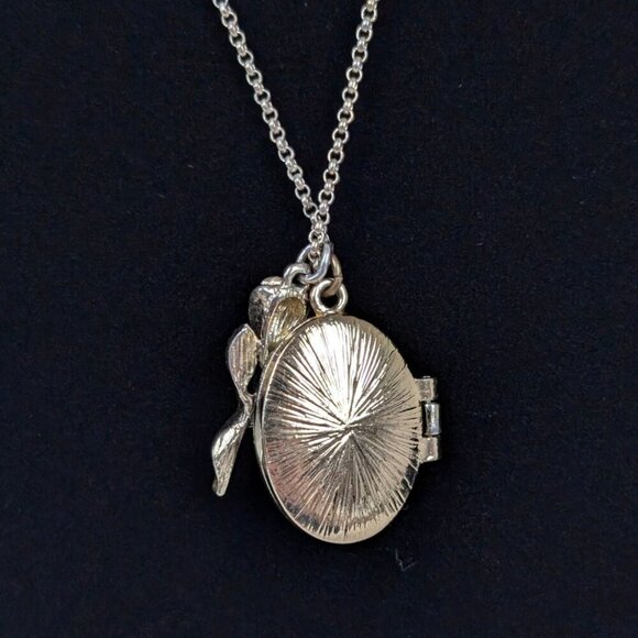 (2/$20) Dainty Flower & Locket Necklace - Picture 5 of 7